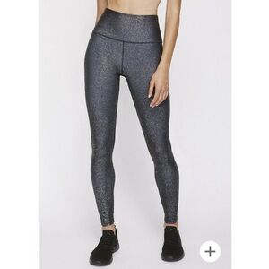 NWT ✨ HIGH WAISTED LEGGINGS
DREAM GREY WITH STARDUST SILVER